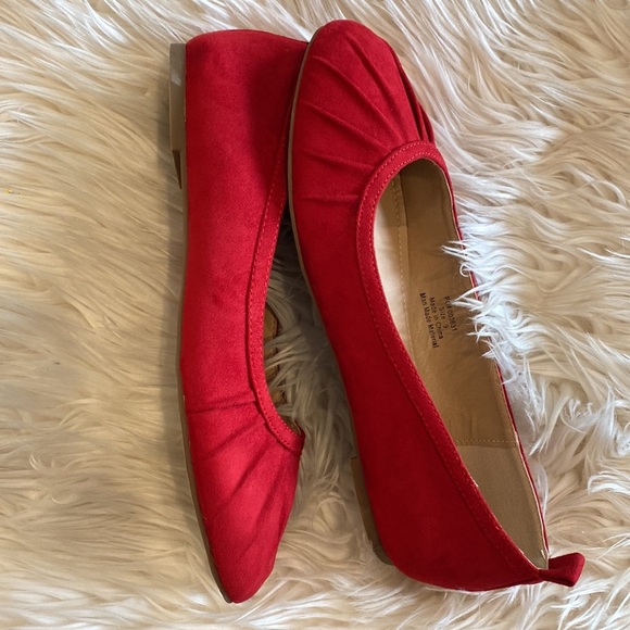 Journee Collection Tannya Ruched Red Ballet Flat Size 9 NWT - Picture 5 of 13